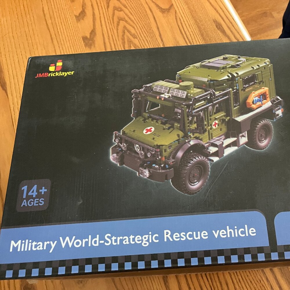 JM Bricklayer Military World Strategic Rescue Vehicle Building Set